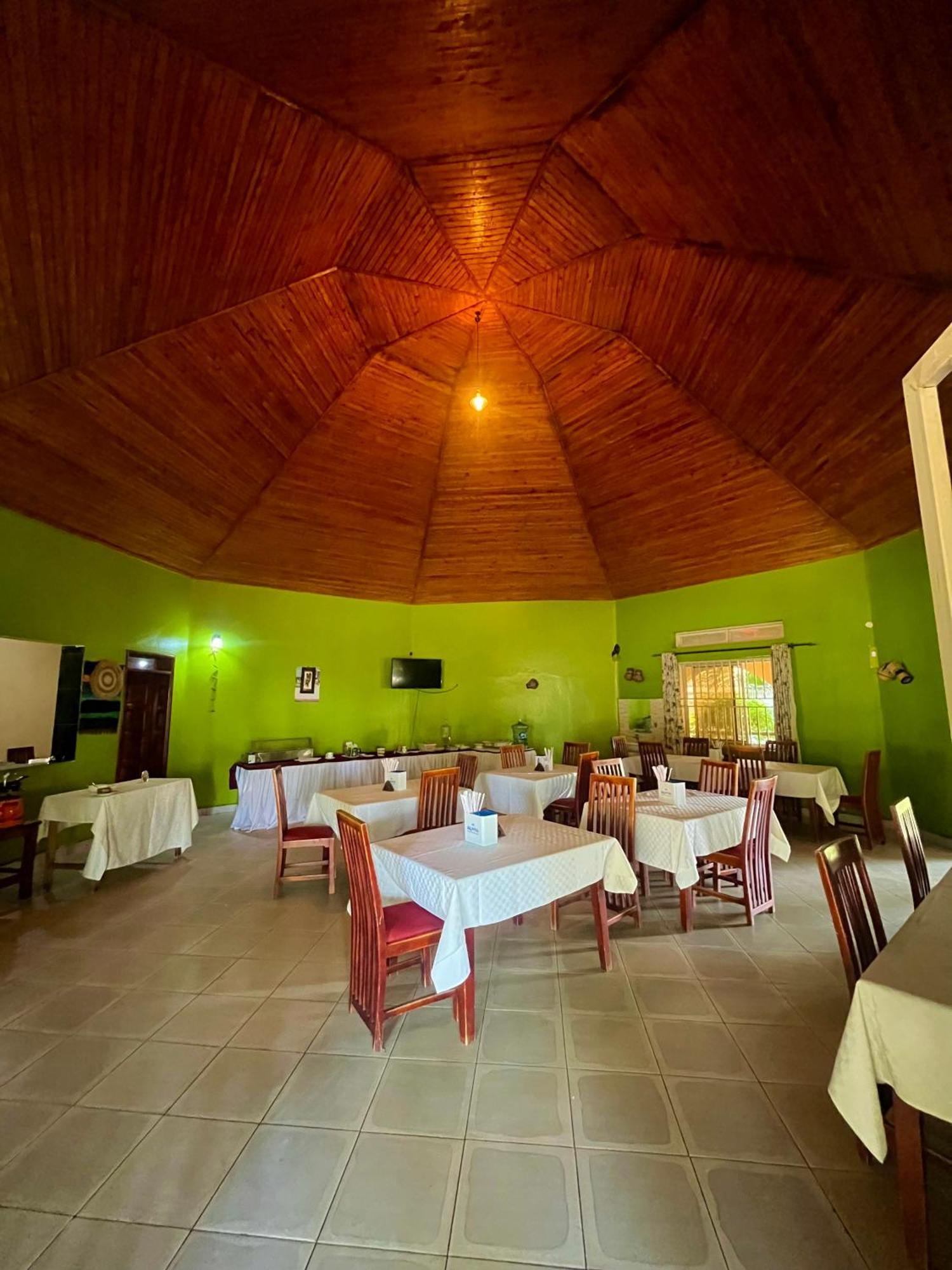 Lavic Country Resort Adjumani Bagian luar foto