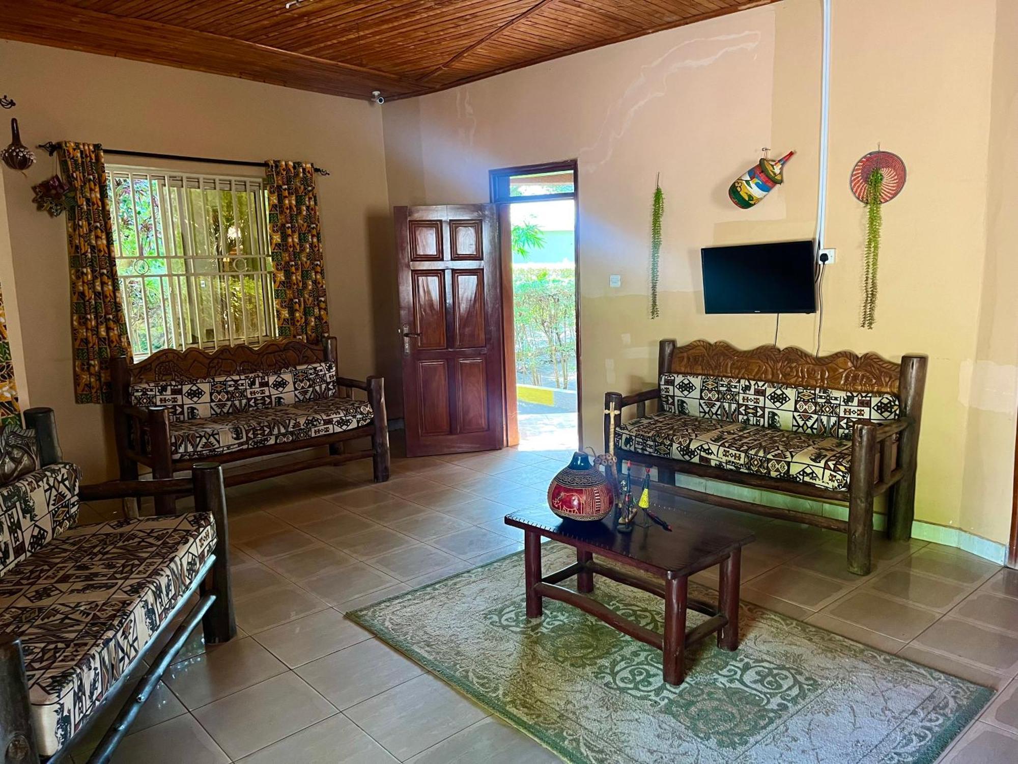 Lavic Country Resort Adjumani Bagian luar foto