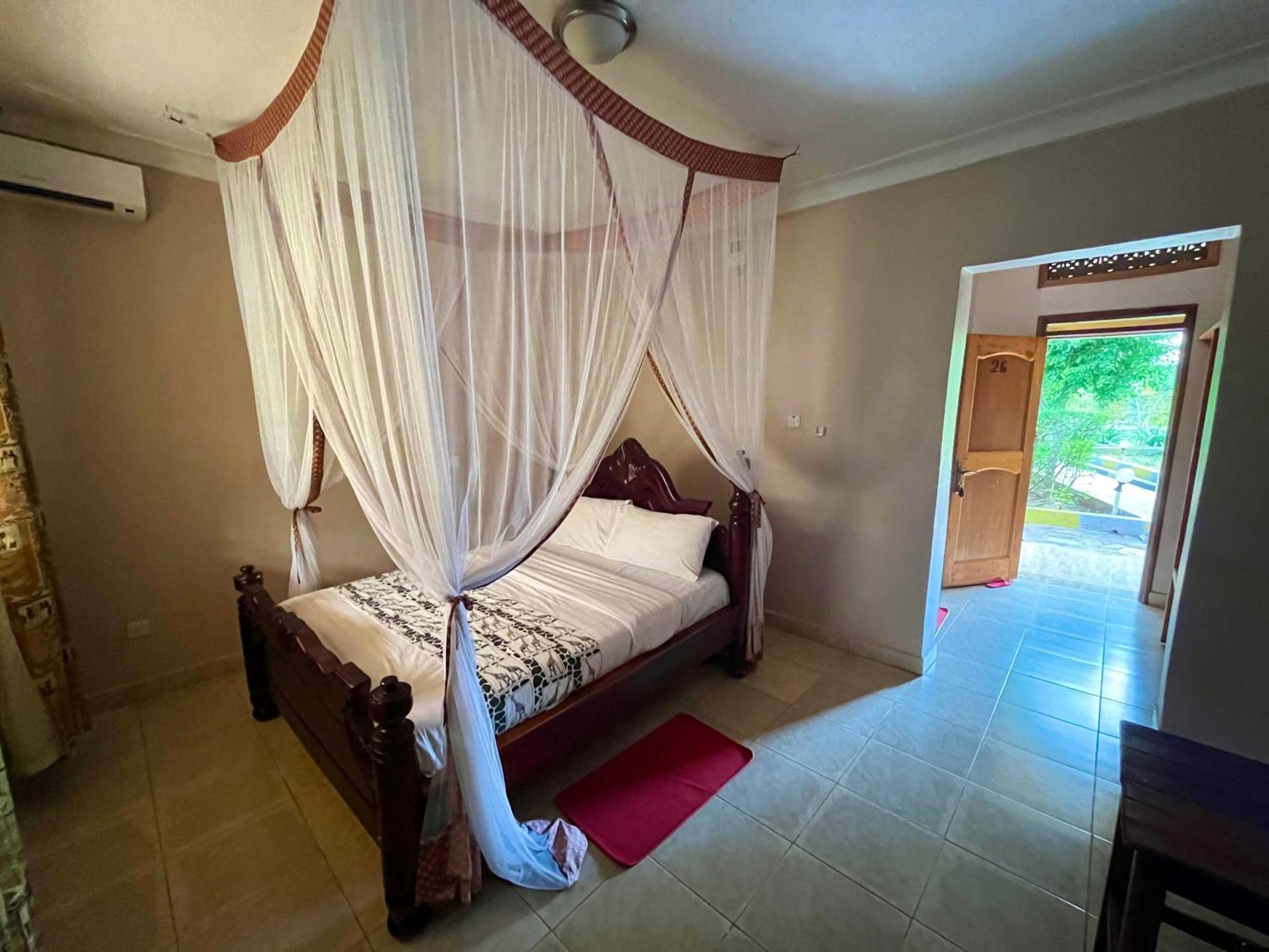 Lavic Country Resort Adjumani Bagian luar foto