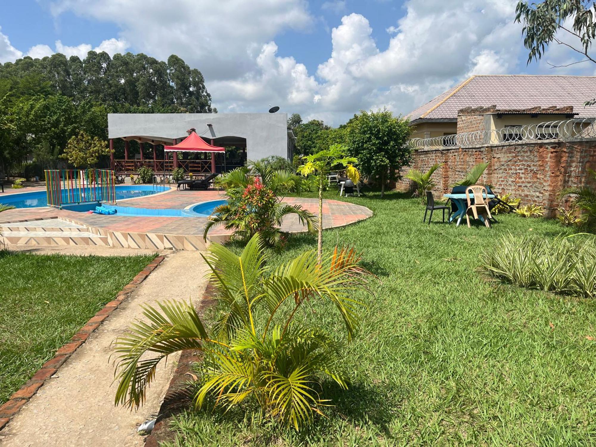 Lavic Country Resort Adjumani Bagian luar foto