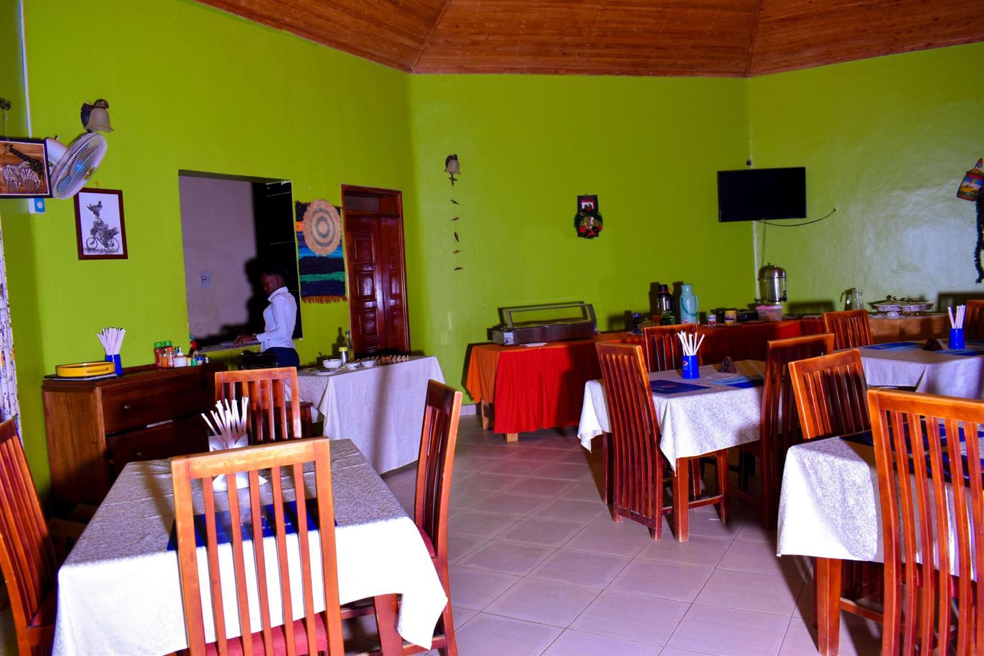 Lavic Country Resort Adjumani Bagian luar foto