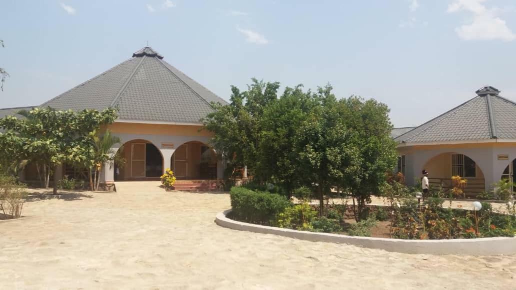 Lavic Country Resort Adjumani Bagian luar foto