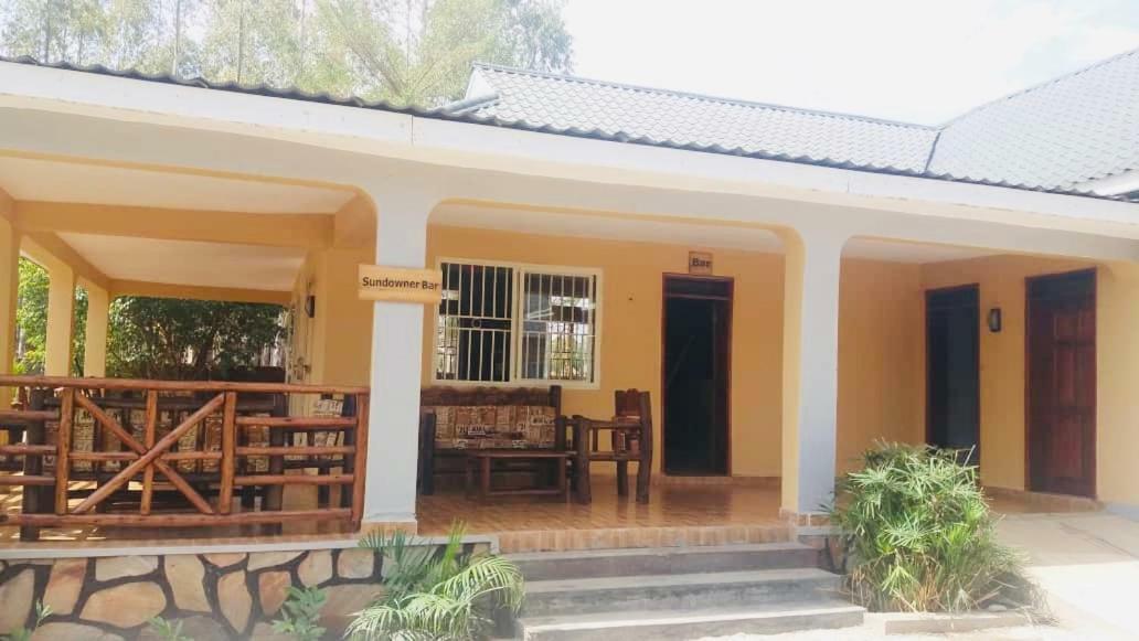 Lavic Country Resort Adjumani Bagian luar foto