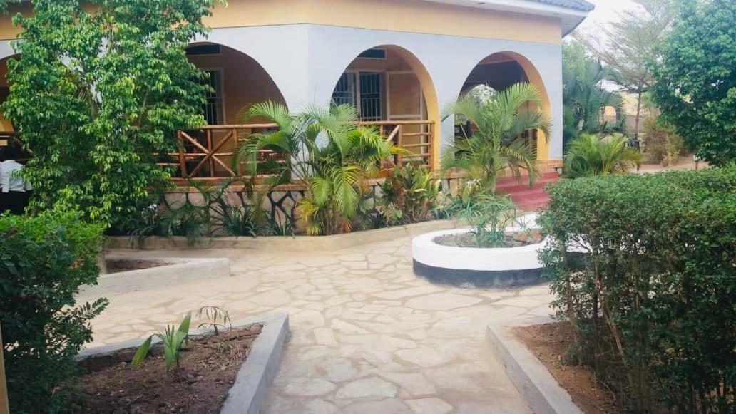 Lavic Country Resort Adjumani Bagian luar foto